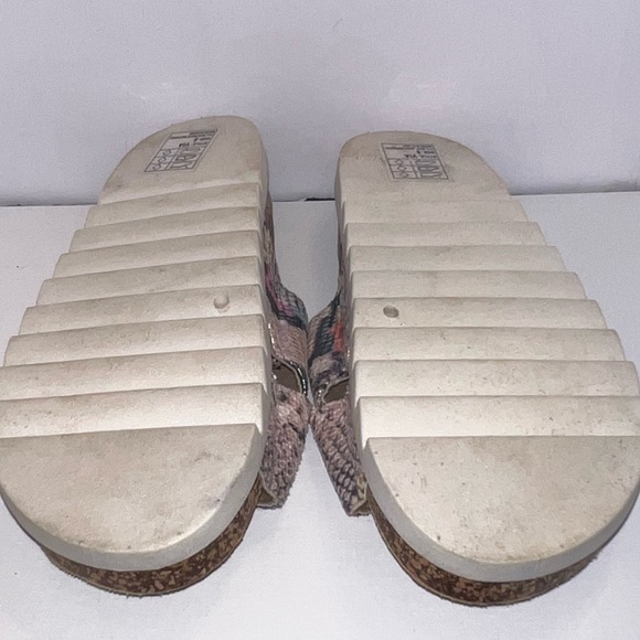 ♦️ YOKI brand flatform sandals, Free People Sidelines Flat form Size 9. Used - Picture 5 of 5